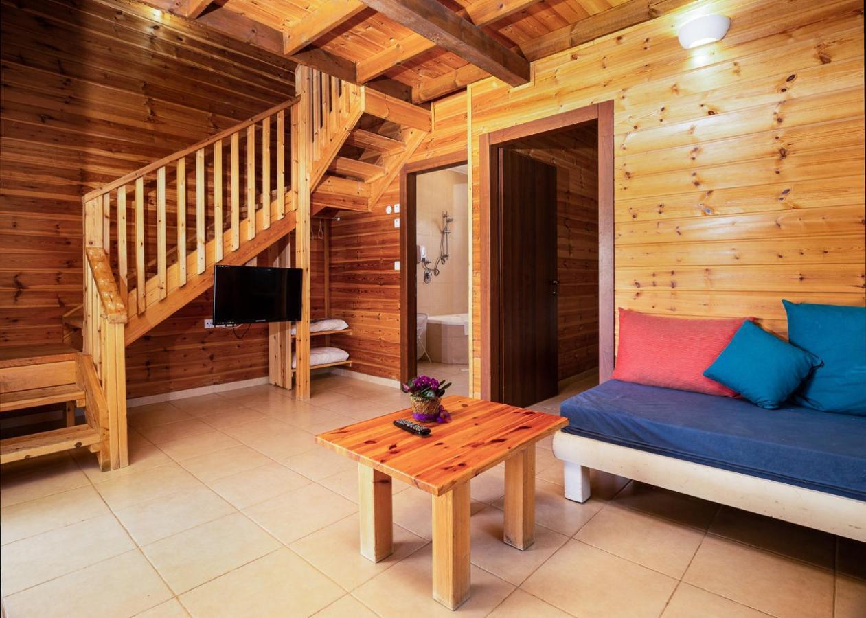 Lodge Gan Hakramim Country